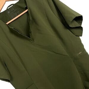 FIGS Women’s L Dark‎ Olive Bristol Slim Henley Scrub Top Modern Medical Work RN